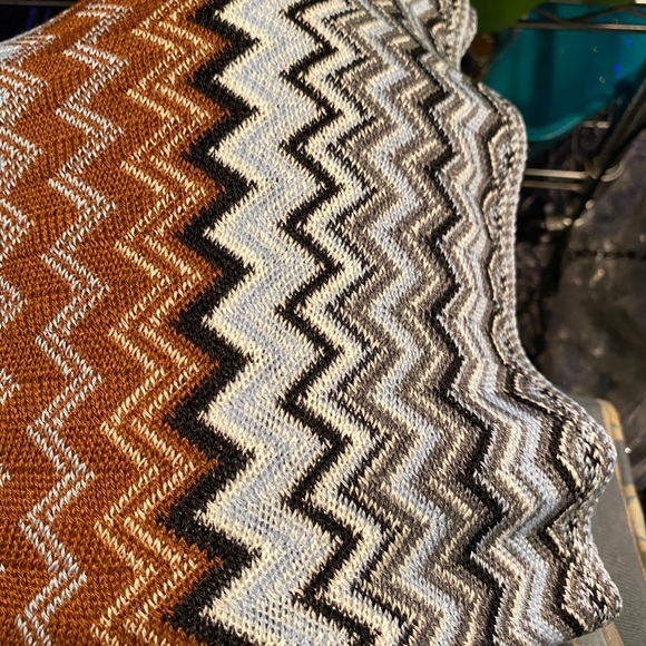 Missoni zig-zag pattern scarf - Picture 9 of 10